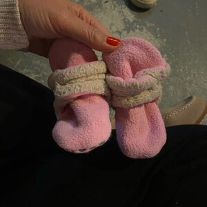 Zutano 12m pink and cream fleece booties